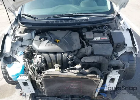 2015 Hyundai Elantra Se z USA, uszkodzony, nr VIN 5NPDH4AE9FH560557